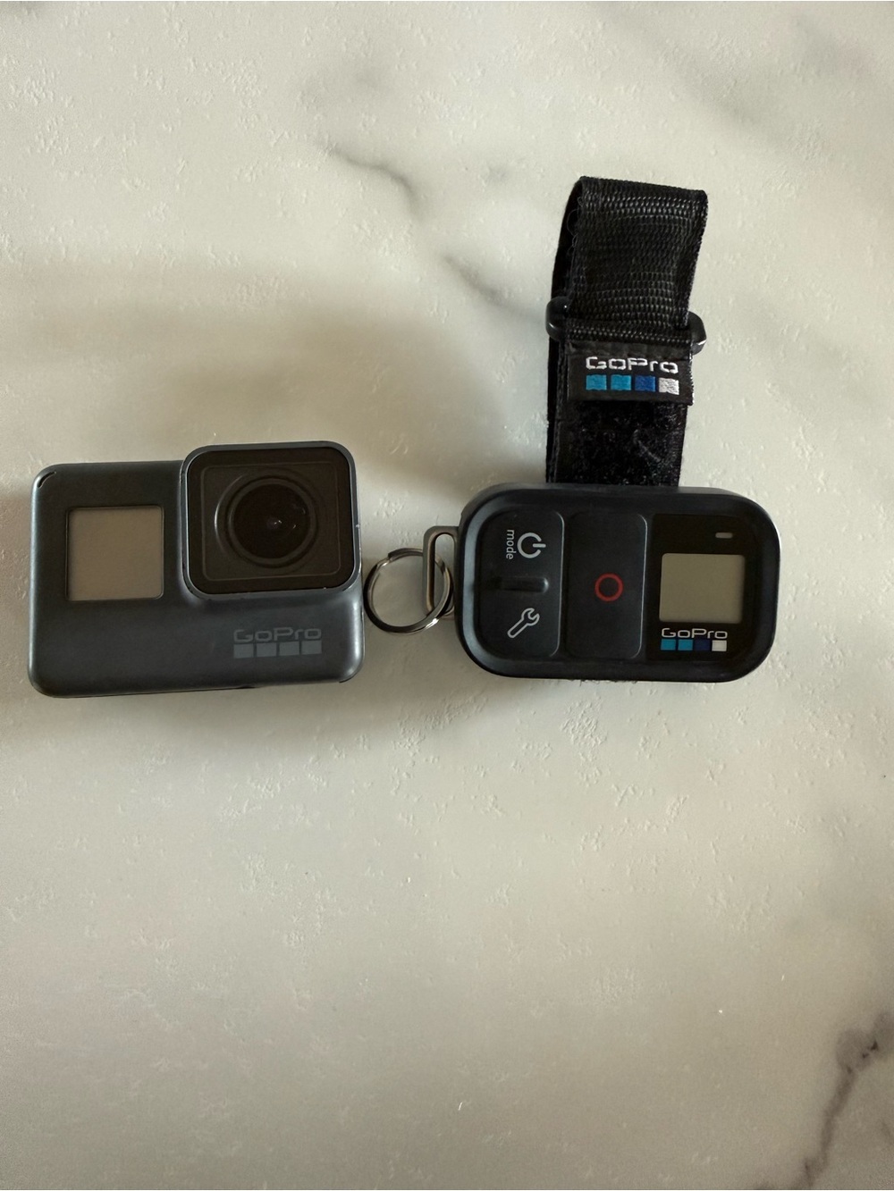 GoPro Hero 5 Camera and Remote Control - Black